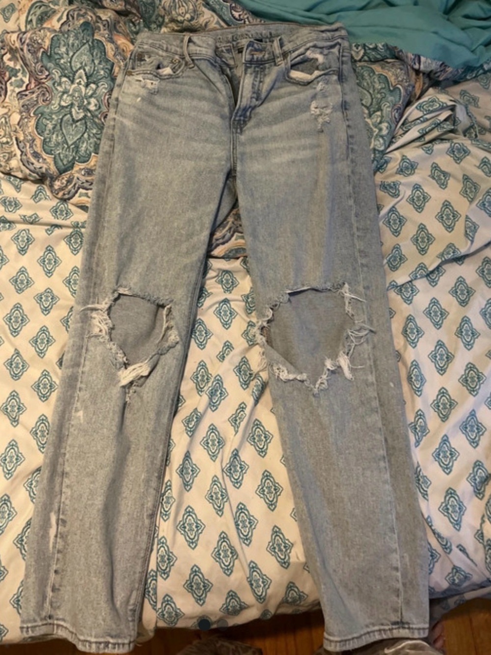American Eagle Outfitters Light Gray Ripped Boyfriend Jeans